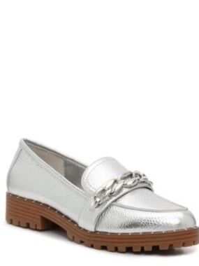 Vince Camuto Loafer Silver Leather Block Heel Chain Accent Size 8